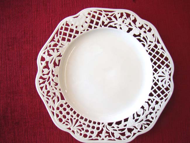 An attractive set of 10 reticulated and scalloped edge 9" dessert plates